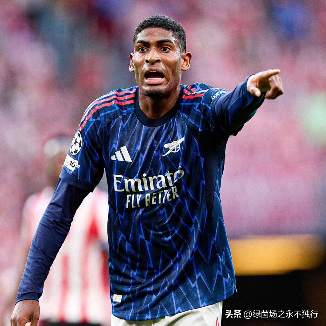 金年会-比赛进入白热化阶段小守门员和观众们